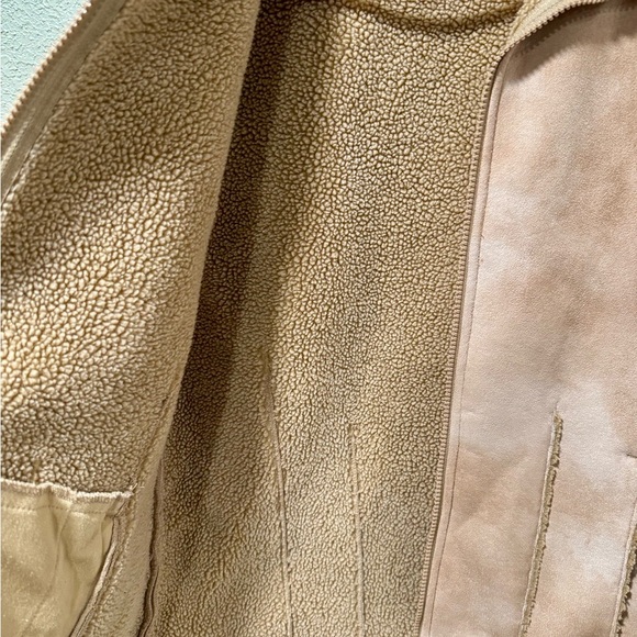 Cabela's Beige Shearling Vest - Picture 3 of 4